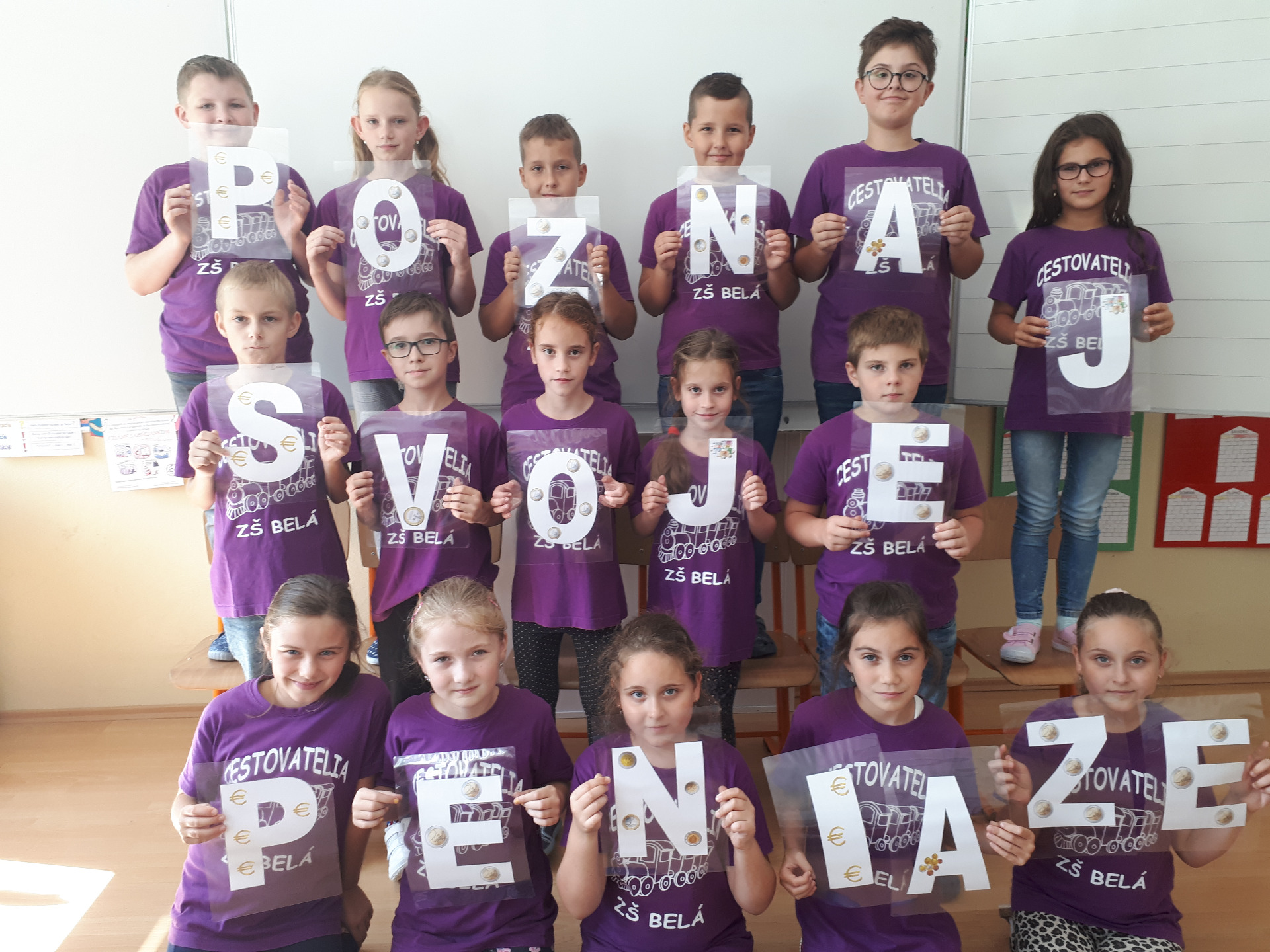 10. septembra 2019 - Poznaj svoje peniaze - pozorovali sme euro-mince lupou, počúvali príbeh O starčekovi a jeho výmennom obchode, hľadali sme údaje na pokladničnom bločku, kreslili euro-kráľovské portréty a samozrejme sme nakupovali a vyberali peniaze z bankomatu :)