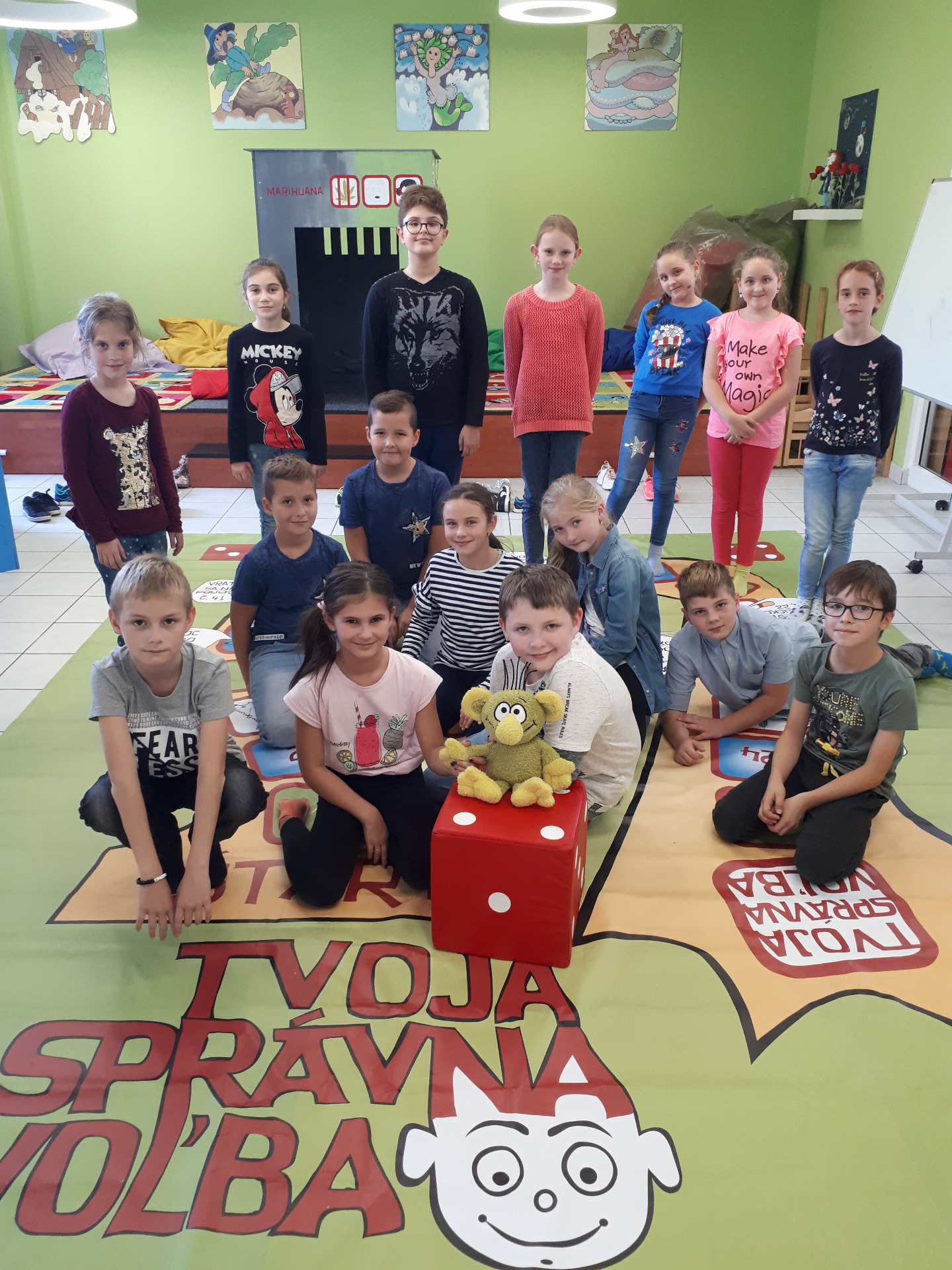 24. októbra sme navštívili Krajskú knižnicu v Žiline, v ktorej prebehla preventívna aktivita zameraná na protidrogovú prevenciu kriminality, určenú pre žiakov 4. ročníka ZŠ.